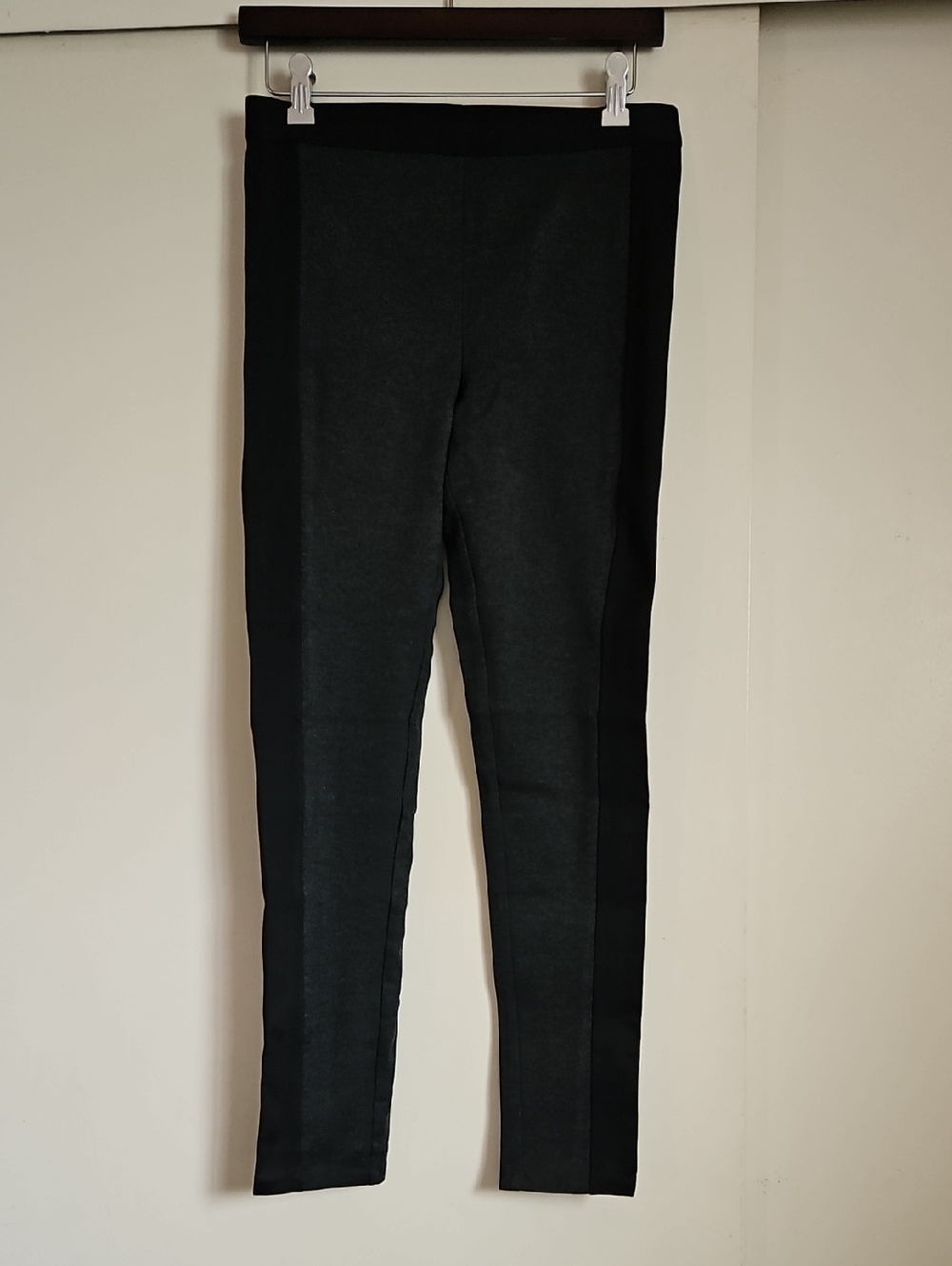 BCBGmaxzria Gray Pullover Skinny Jeggings Pants Wide Black Panels At Side Medium - Picture 3 of 16